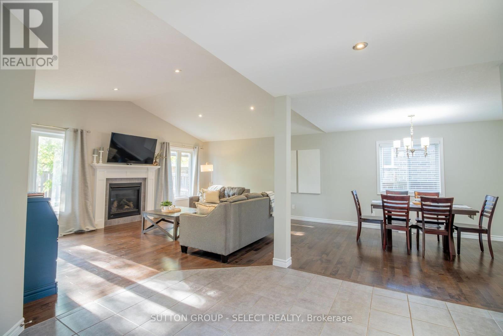 1021 Oakcrossing Gate, London North, Ontario  N6H 0E9 - Photo 7 - X12391596