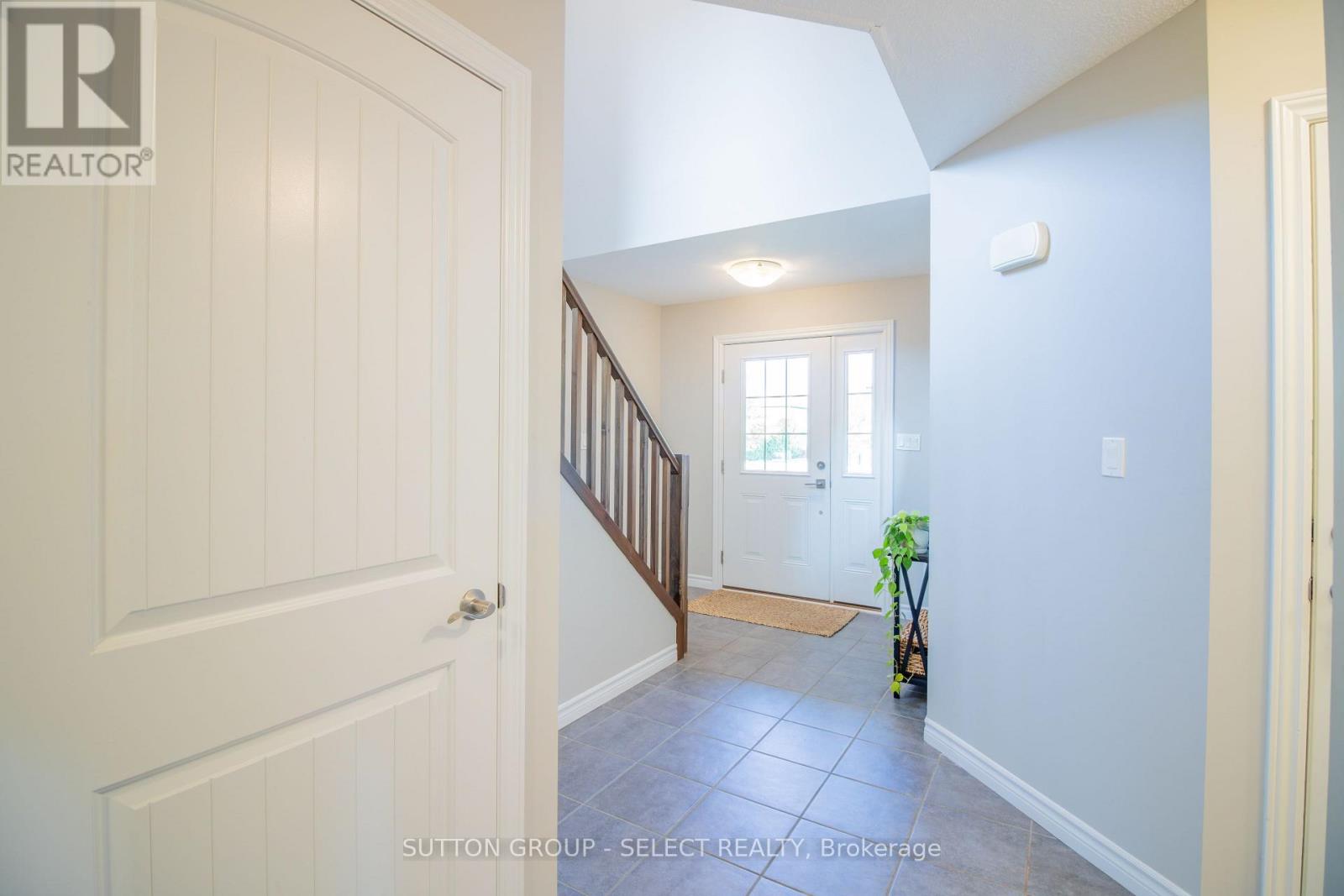 1021 Oakcrossing Gate, London North, Ontario  N6H 0E9 - Photo 6 - X12391596