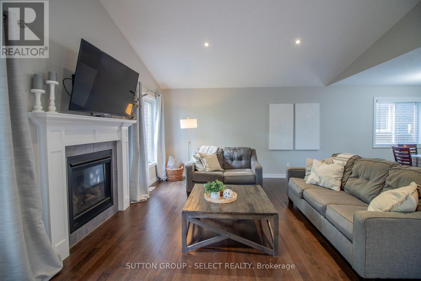 1021 Oakcrossing Gate, London North, Ontario  N6H 0E9 - Photo 9 - X12391596
