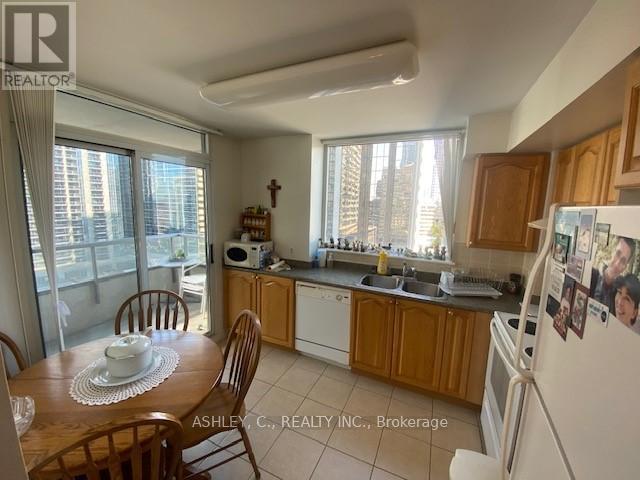 1602 - 23 Hollywood Avenue E, Toronto, Ontario  M2N 7L8 - Photo 4 - C12406863