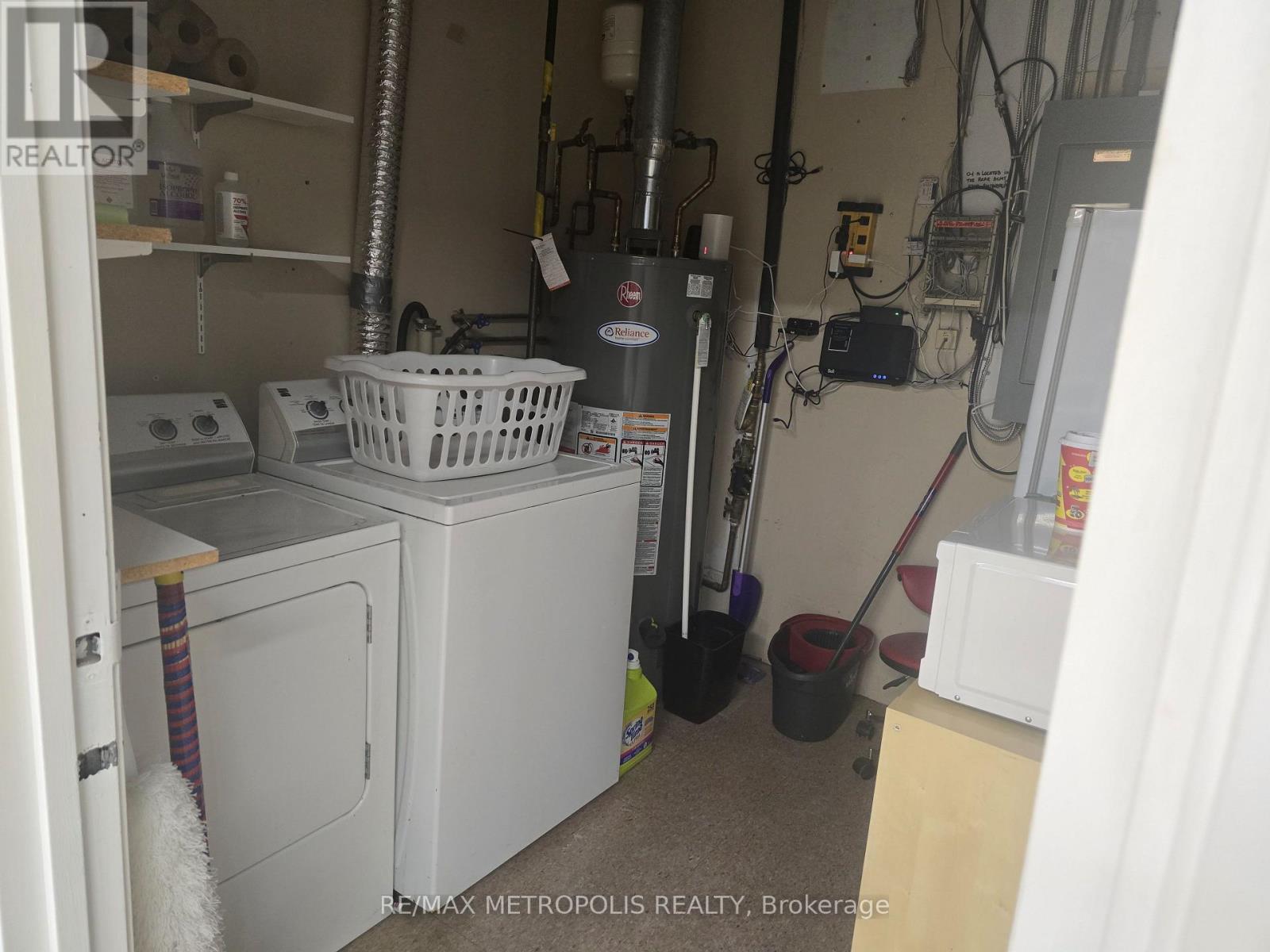 4823 Leslie Street, Toronto (Don Valley Village), Ontario  M2J 2K8 - Photo 17 - C12406890