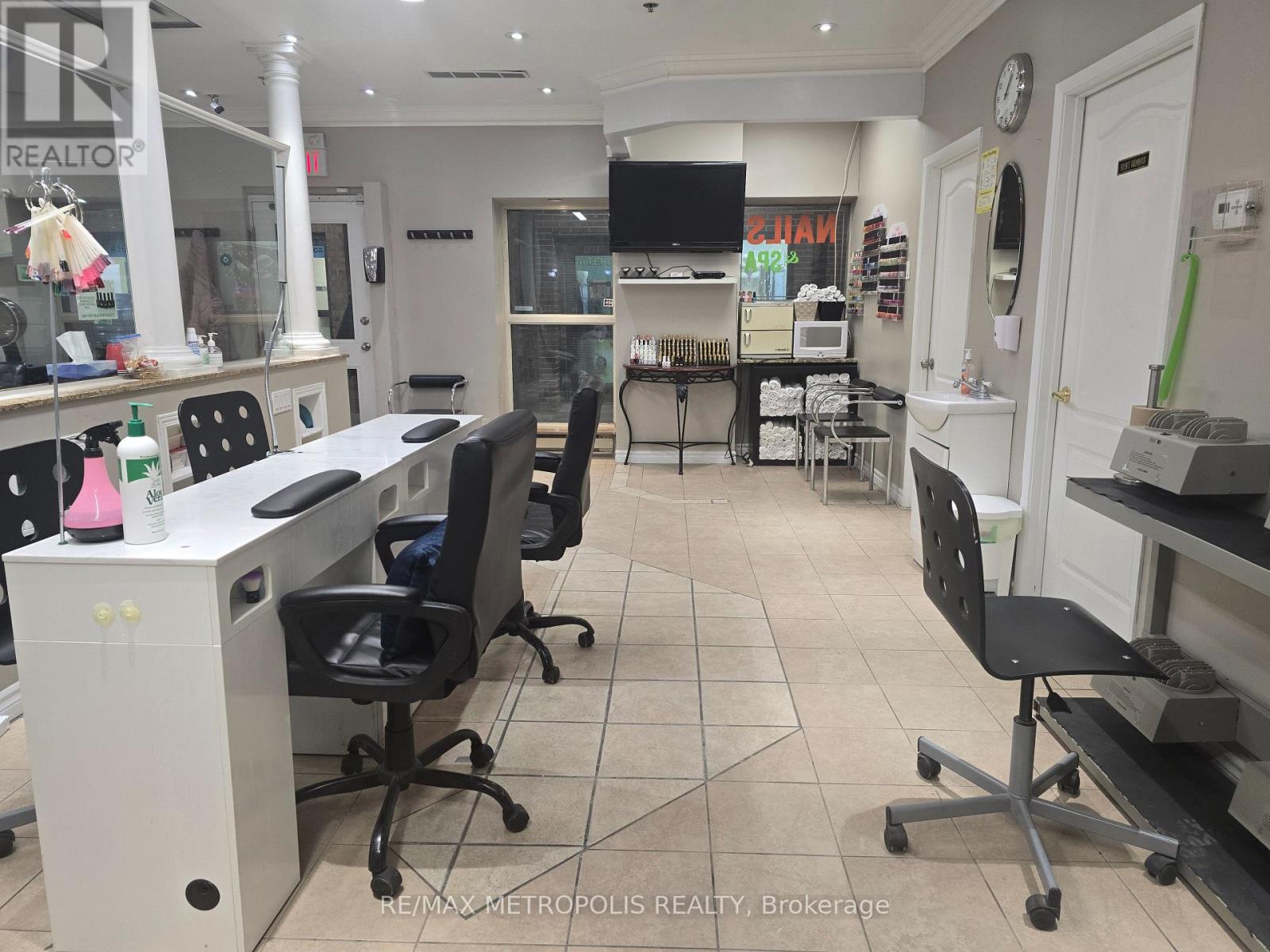 4823 Leslie Street, Toronto (Don Valley Village), Ontario  M2J 2K8 - Photo 18 - C12406890
