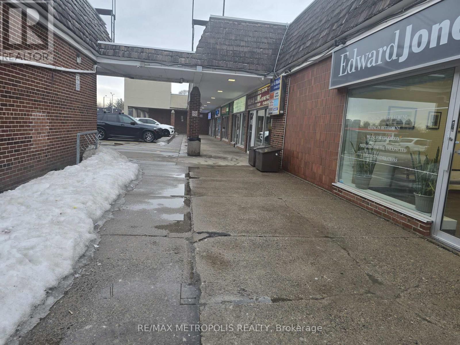 4823 Leslie Street, Toronto (Don Valley Village), Ontario  M2J 2K8 - Photo 4 - C12406890