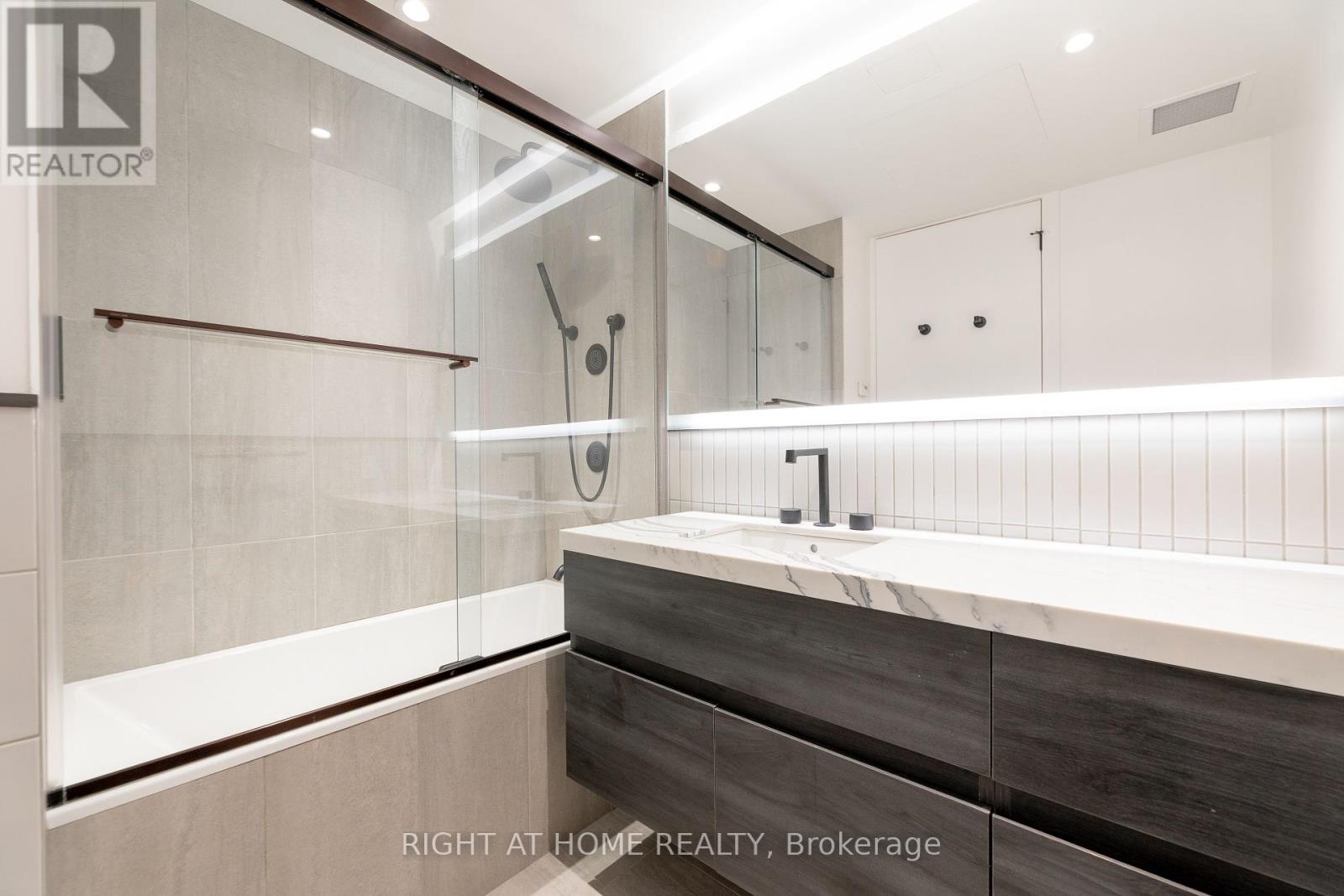 202 - 778 Queen Street E, Toronto, Ontario  M4M 1H4 - Photo 6 - E12406873