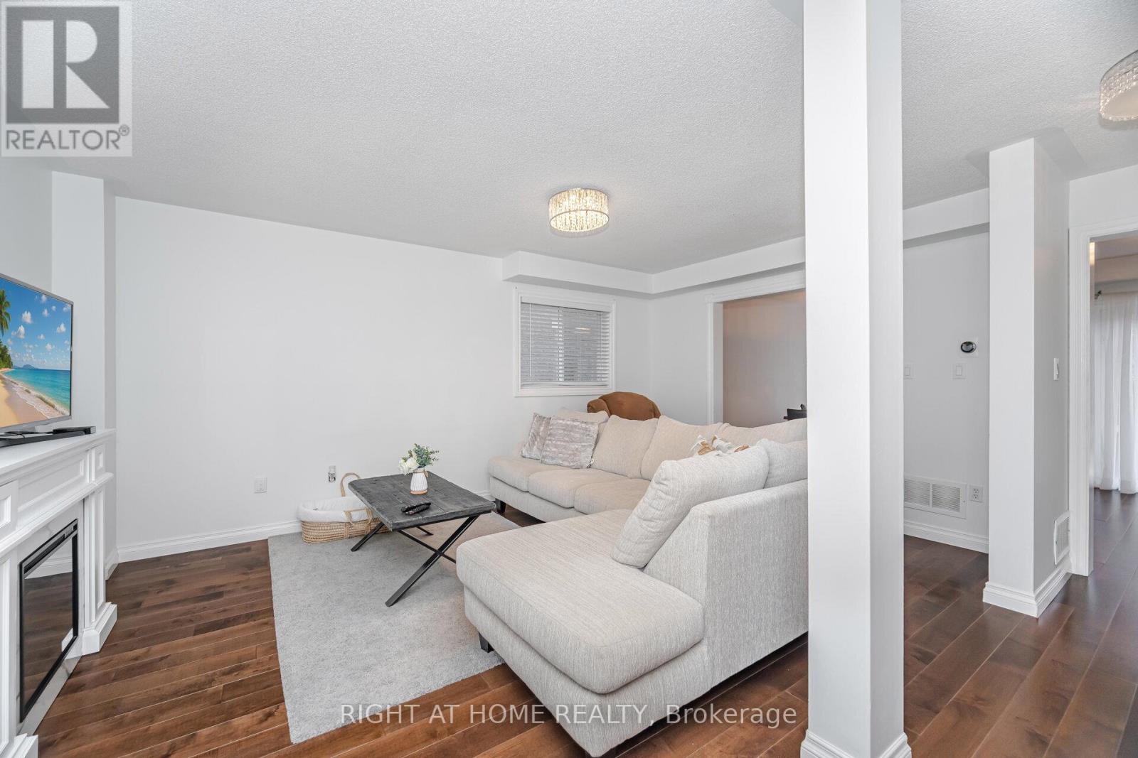 1186 Andrade Lane, Innisfil, Ontario  L9S 4X6 - Photo 6 - N12406882