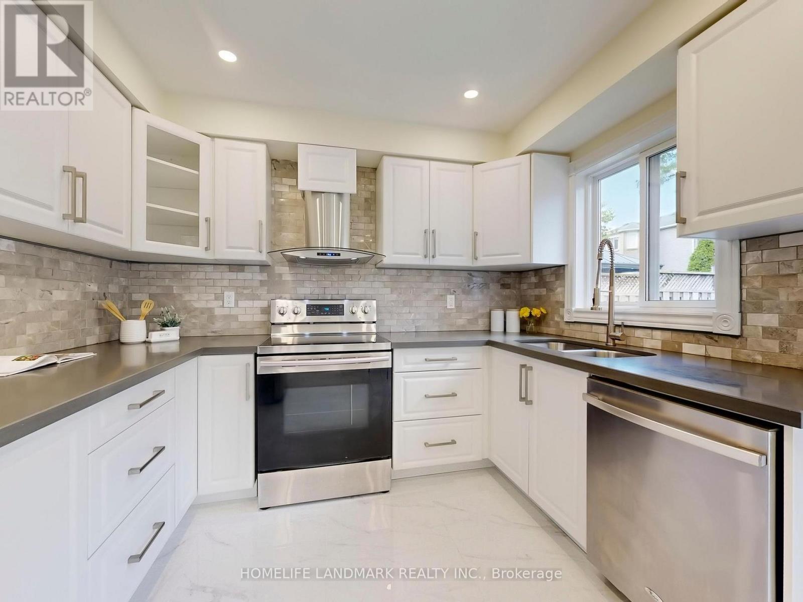 27 Penny Crescent, Markham, Ontario  L3P 5Y2 - Photo 12 - N12406913