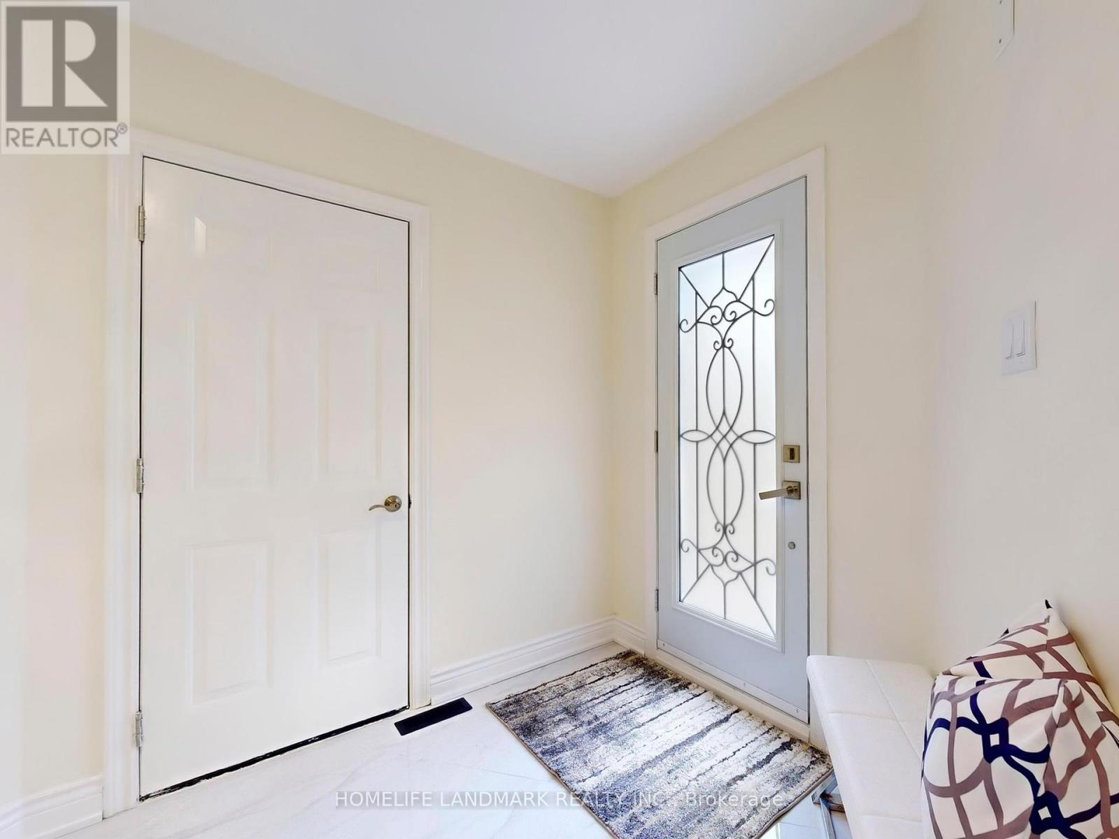 27 Penny Crescent, Markham, Ontario  L3P 5Y2 - Photo 4 - N12406913