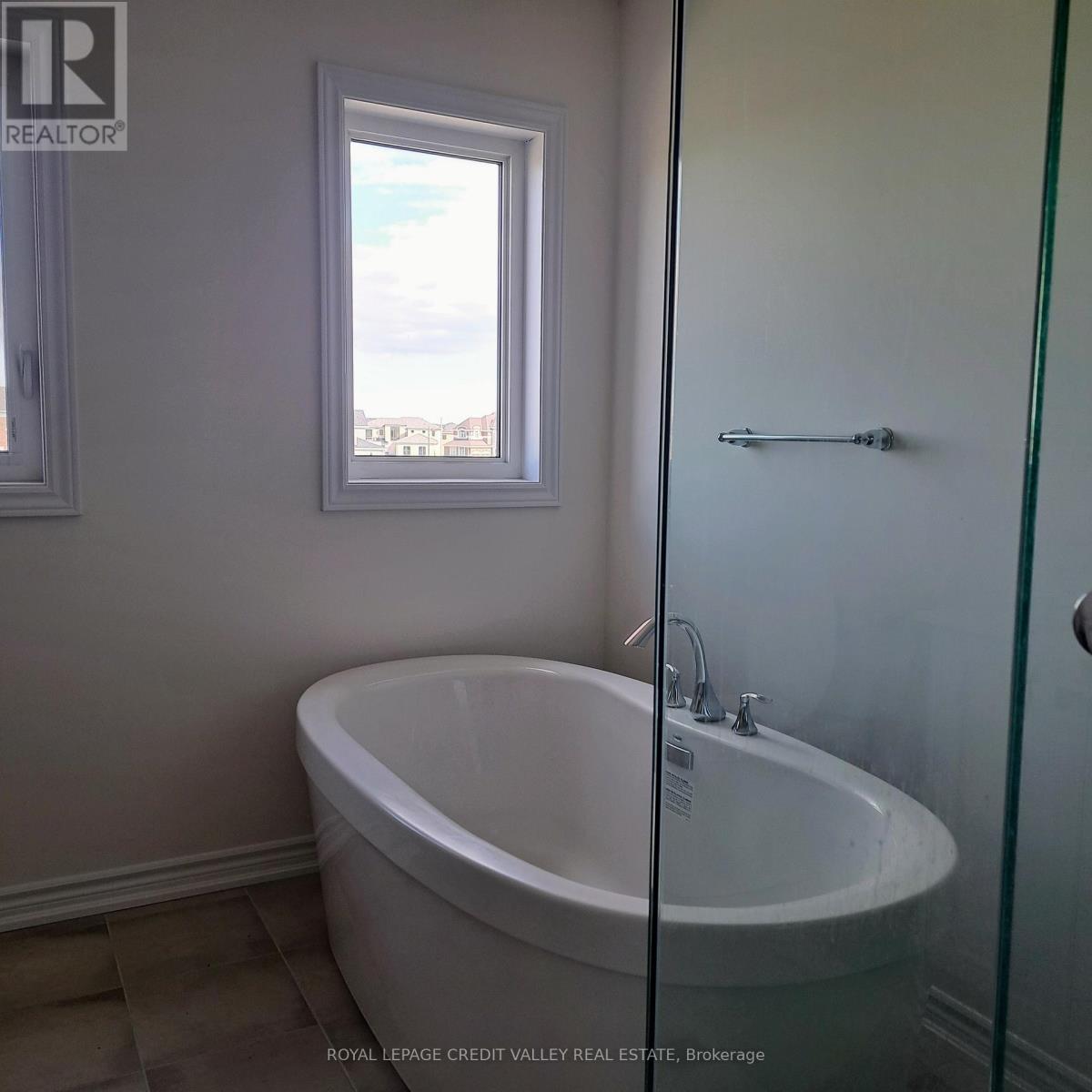 27 Henderson Street, Essa, Ontario  L3W 0A9 - Photo 14 - N12407004