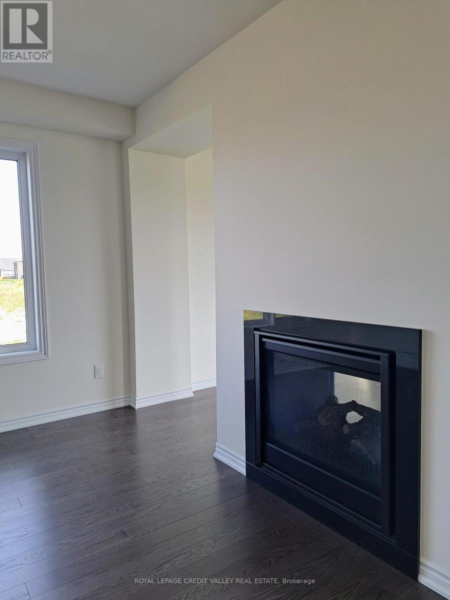 27 Henderson Street, Essa, Ontario  L3W 0A9 - Photo 3 - N12407004