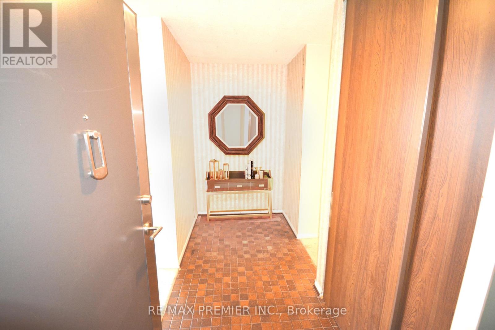 1002 - 7811 Yonge Street, Markham, Ontario  L3T 4S3 - Photo 3 - N12407005