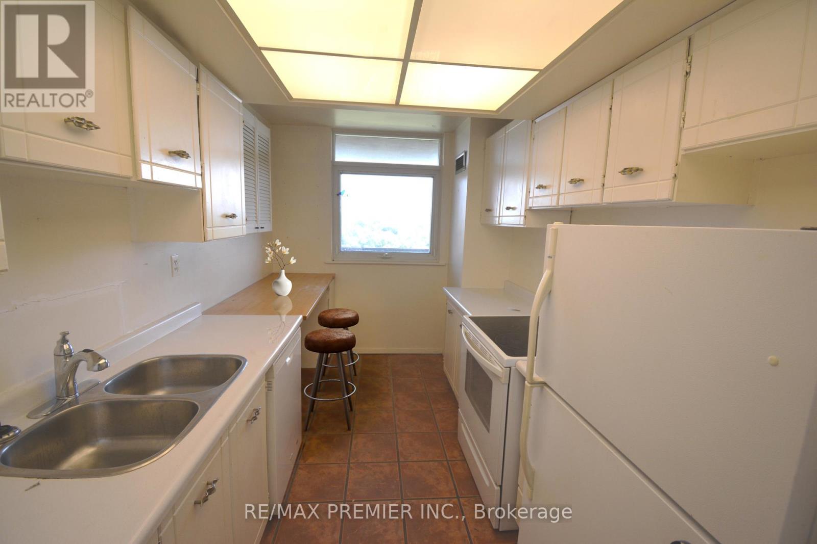 1002 - 7811 Yonge Street, Markham, Ontario  L3T 4S3 - Photo 6 - N12407005