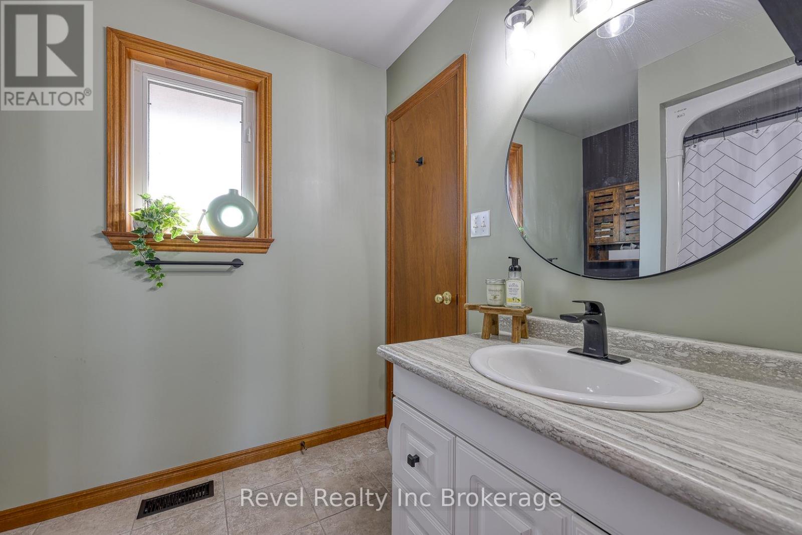 122 Hemlock Road, Ingersoll, Ontario  N5C 3Z6 - Photo 12 - X12407058