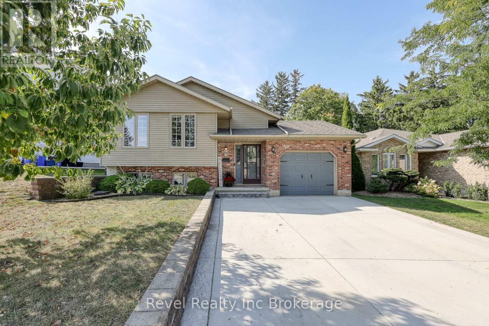 122 Hemlock Road, Ingersoll, Ontario  N5C 3Z6 - Photo 2 - X12407058
