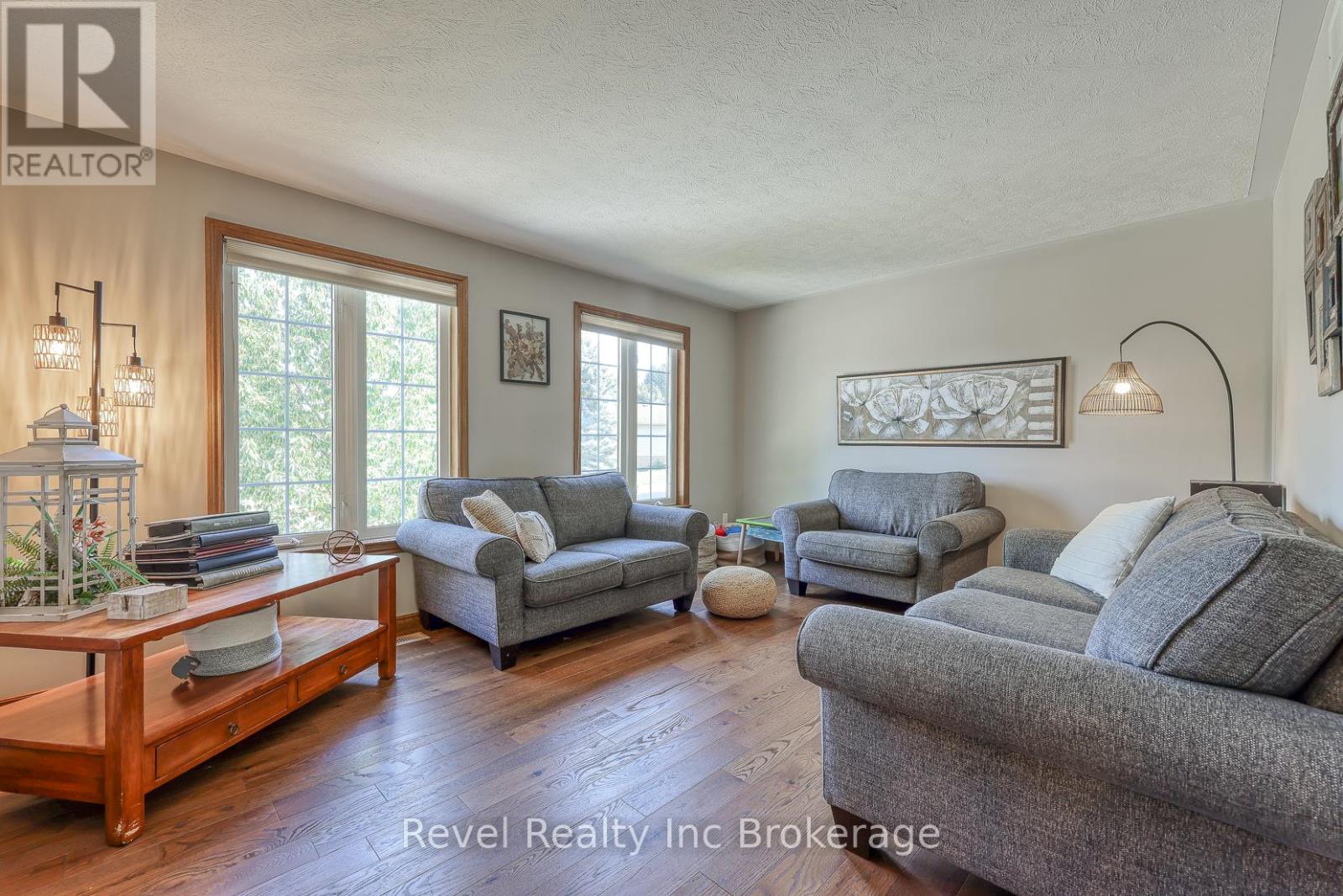 122 Hemlock Road, Ingersoll, Ontario  N5C 3Z6 - Photo 4 - X12407058