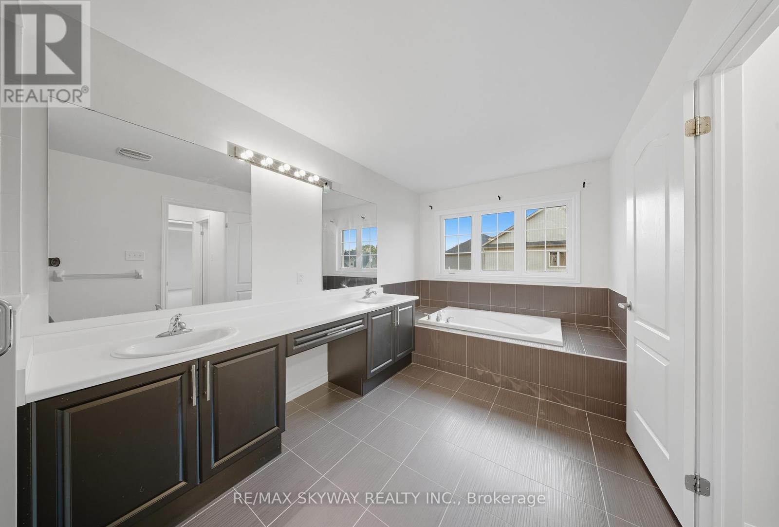 56 Tracey Lane, Collingwood, Ontario  L9Y 3L7 - Photo 36 - S12406917