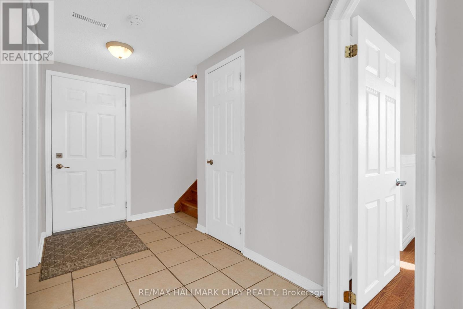 166 Country Lane, Barrie, Ontario  L4N 0T9 - Photo 17 - S12406927