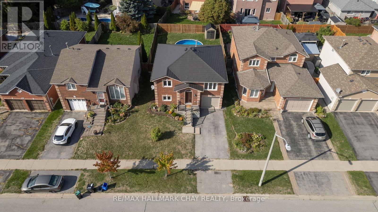 166 Country Lane, Barrie, Ontario  L4N 0T9 - Photo 3 - S12406927