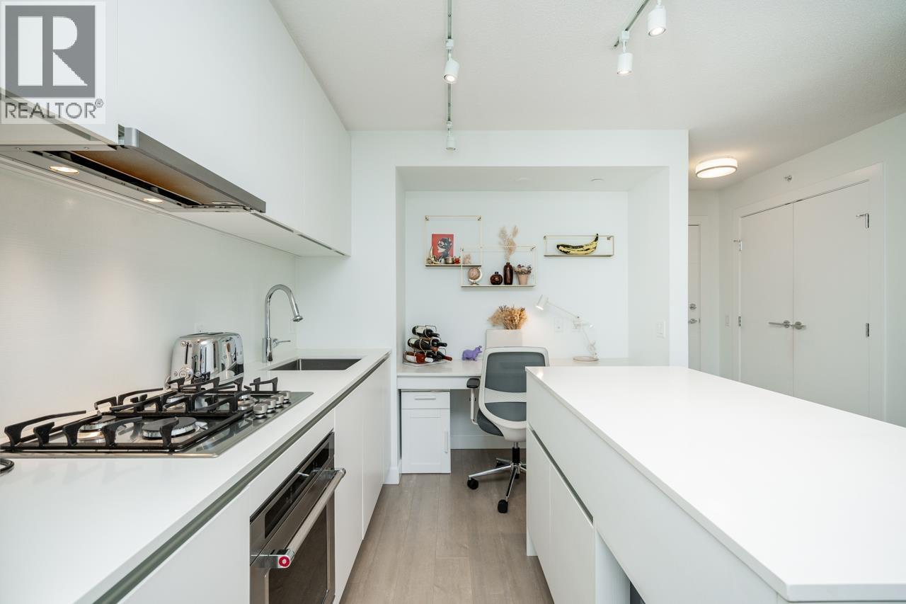 2810 908 Quayside Drive, New Westminster, British Columbia  V3M 0L4 - Photo 5 - R3048332