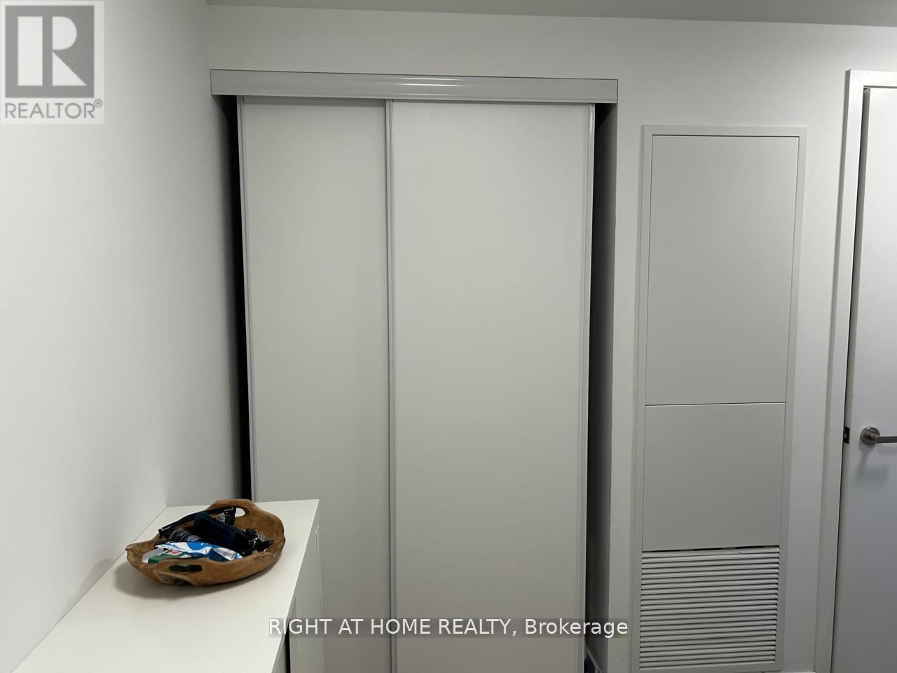 1203 - 3883 Quartz Road, Mississauga (City Centre), Ontario  L5B 0M4 - Photo 10 - W12406885