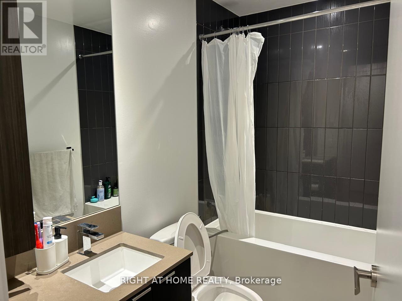 1203 - 3883 Quartz Road, Mississauga (City Centre), Ontario  L5B 0M4 - Photo 11 - W12406885