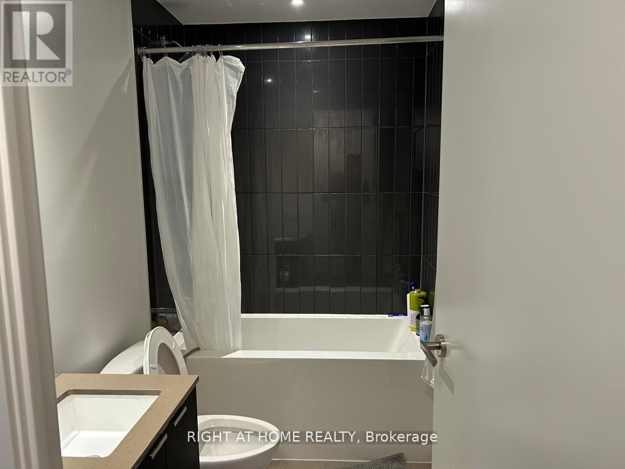 1203 - 3883 Quartz Road, Mississauga (City Centre), Ontario  L5B 0M4 - Photo 12 - W12406885