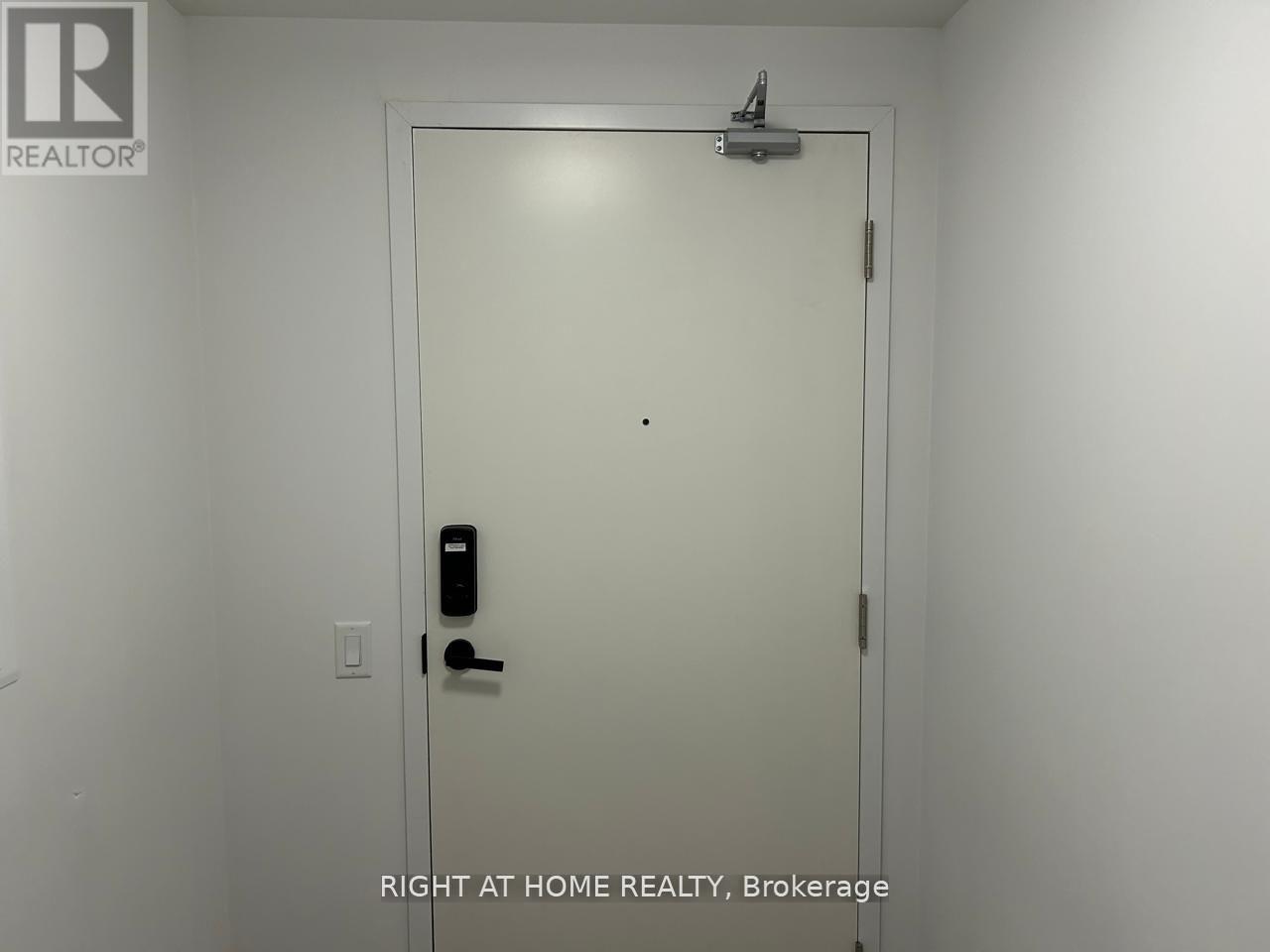 1203 - 3883 Quartz Road, Mississauga (City Centre), Ontario  L5B 0M4 - Photo 3 - W12406885