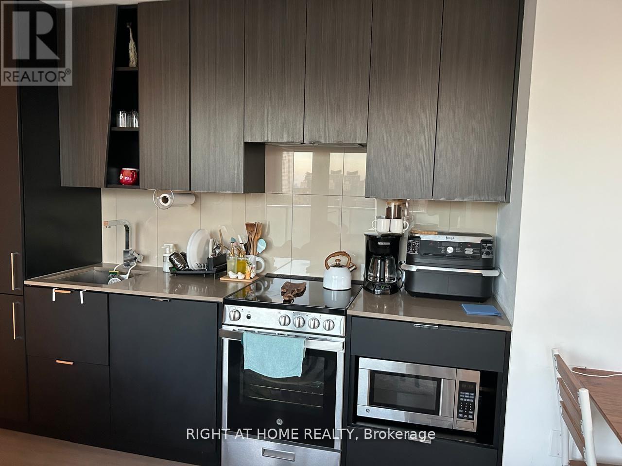 1203 - 3883 Quartz Road, Mississauga (City Centre), Ontario  L5B 0M4 - Photo 7 - W12406885