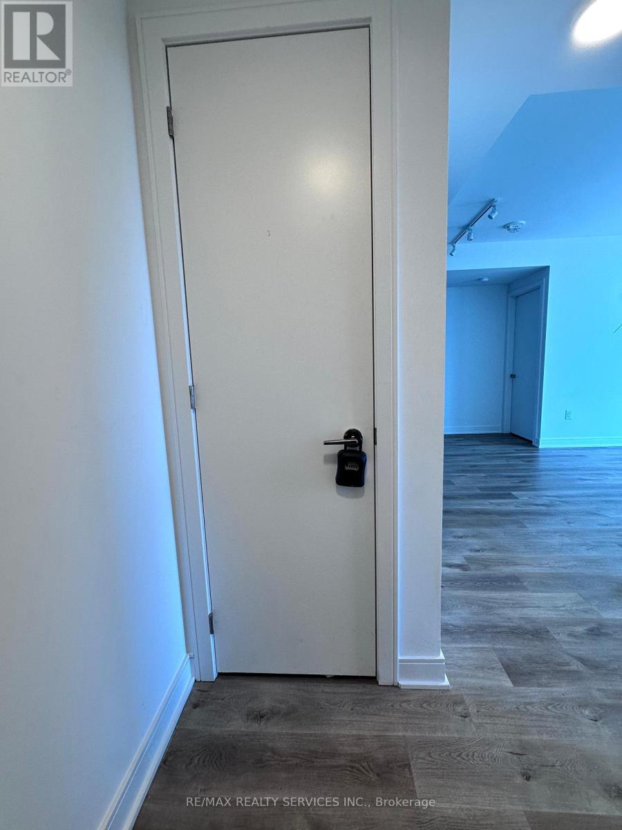 1303 - 86 Dundas Street E, Mississauga, Ontario  L5A 1W4 - Photo 2 - W12406929