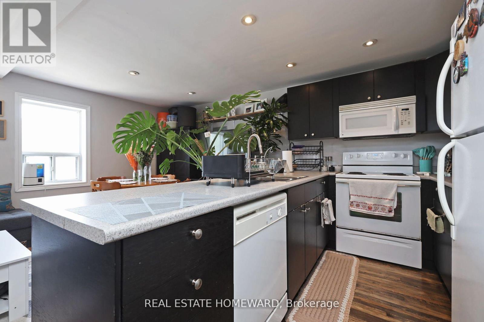 156 Royal York Road, Toronto, Ontario  M8V 2V3 - Photo 11 - W12406957