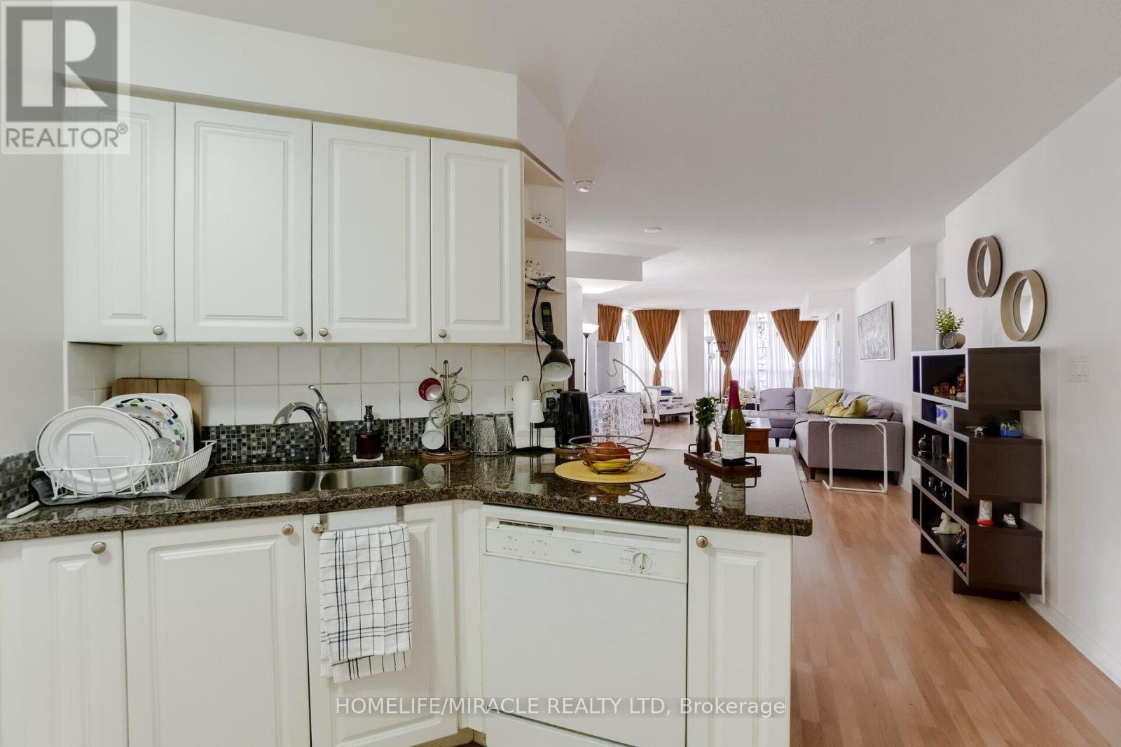 807 - 3880 Duke Of York Boulevard, Mississauga (City Centre), Ontario  L5B 4M7 - Photo 11 - W12406981