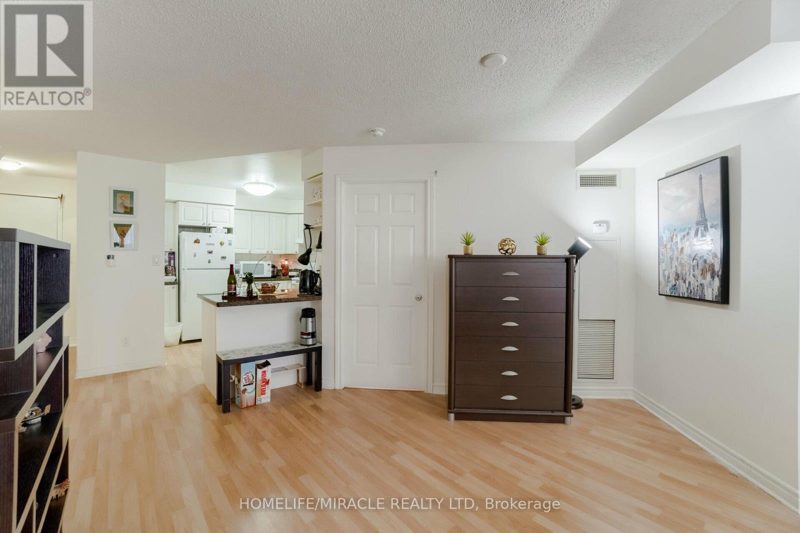 807 - 3880 Duke Of York Boulevard, Mississauga (City Centre), Ontario  L5B 4M7 - Photo 13 - W12406981