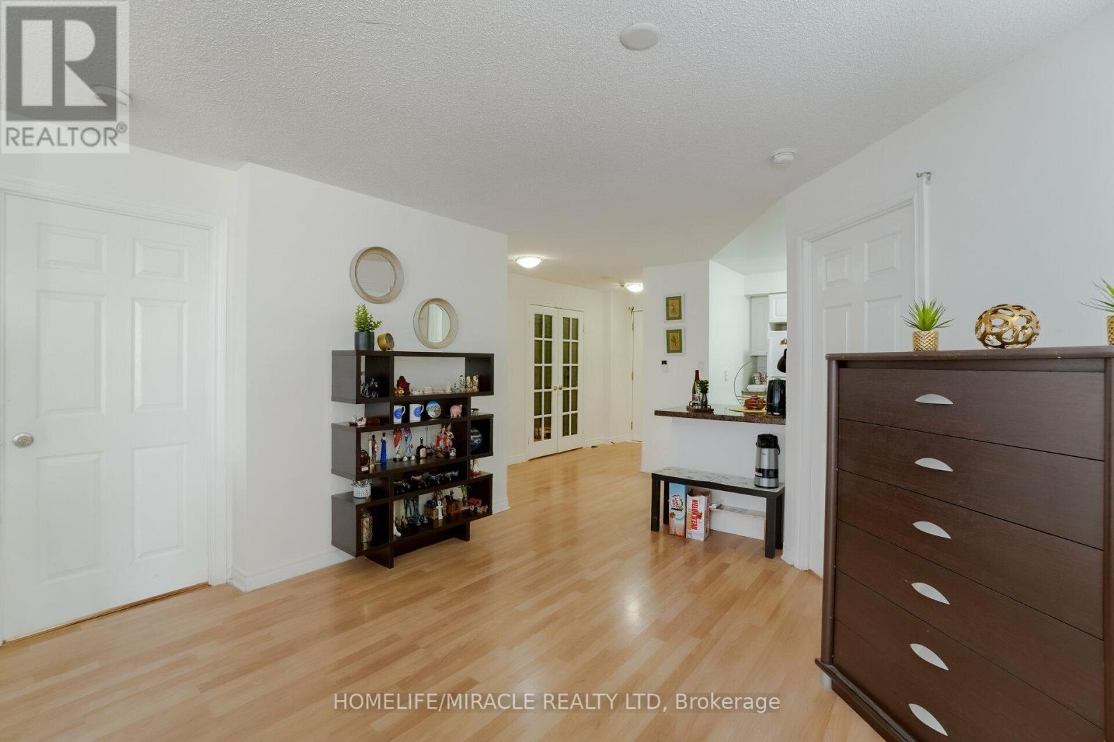807 - 3880 Duke Of York Boulevard, Mississauga (City Centre), Ontario  L5B 4M7 - Photo 14 - W12406981