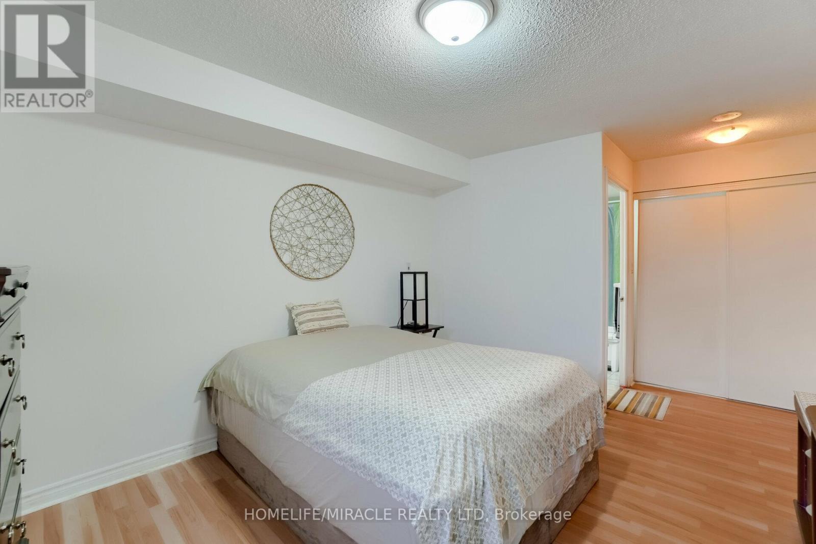 807 - 3880 Duke Of York Boulevard, Mississauga (City Centre), Ontario  L5B 4M7 - Photo 16 - W12406981