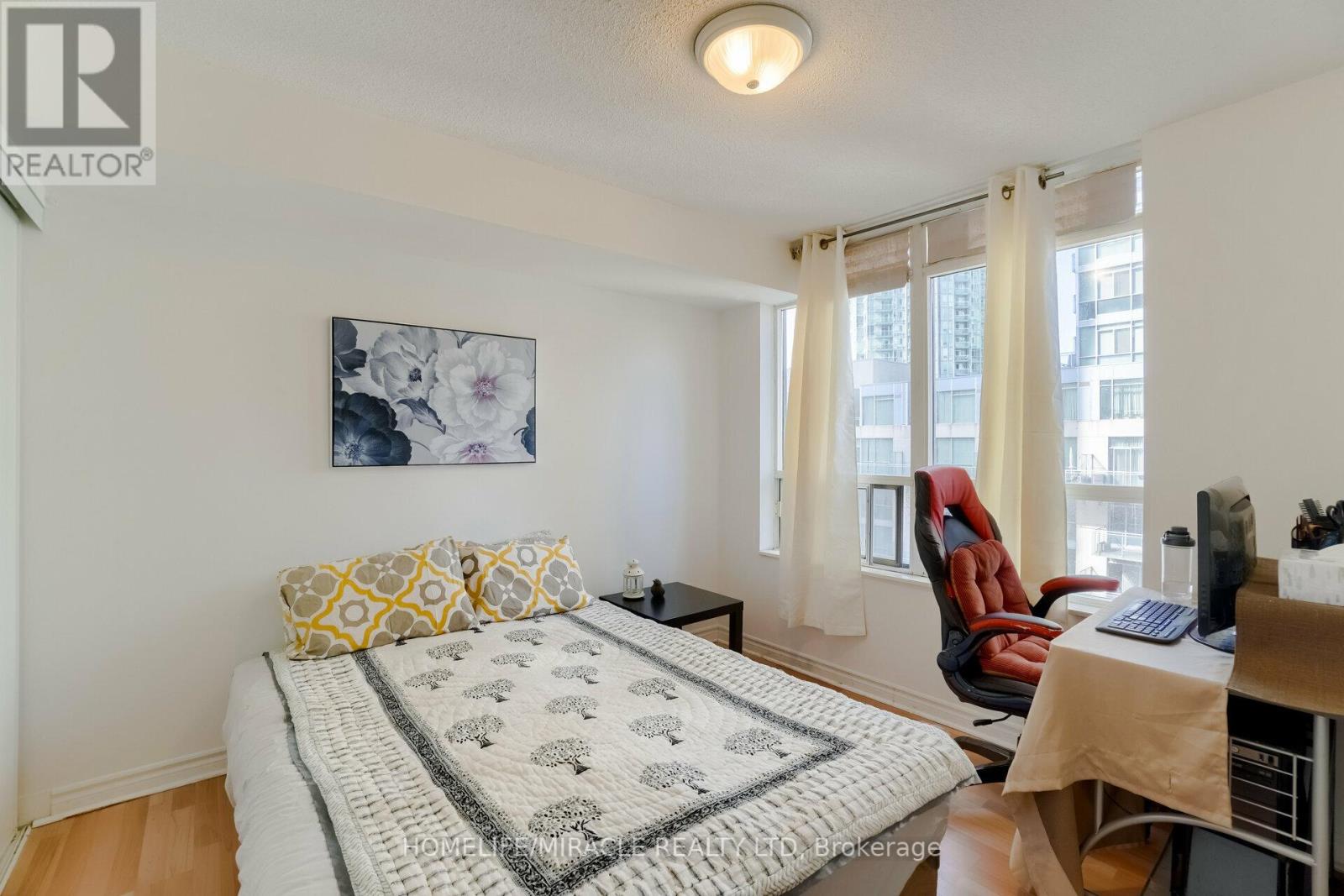 807 - 3880 Duke Of York Boulevard, Mississauga (City Centre), Ontario  L5B 4M7 - Photo 18 - W12406981