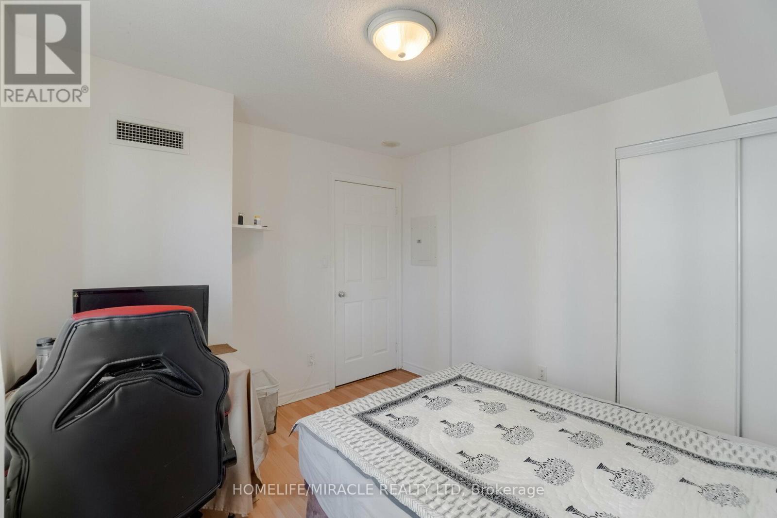 807 - 3880 Duke Of York Boulevard, Mississauga (City Centre), Ontario  L5B 4M7 - Photo 19 - W12406981