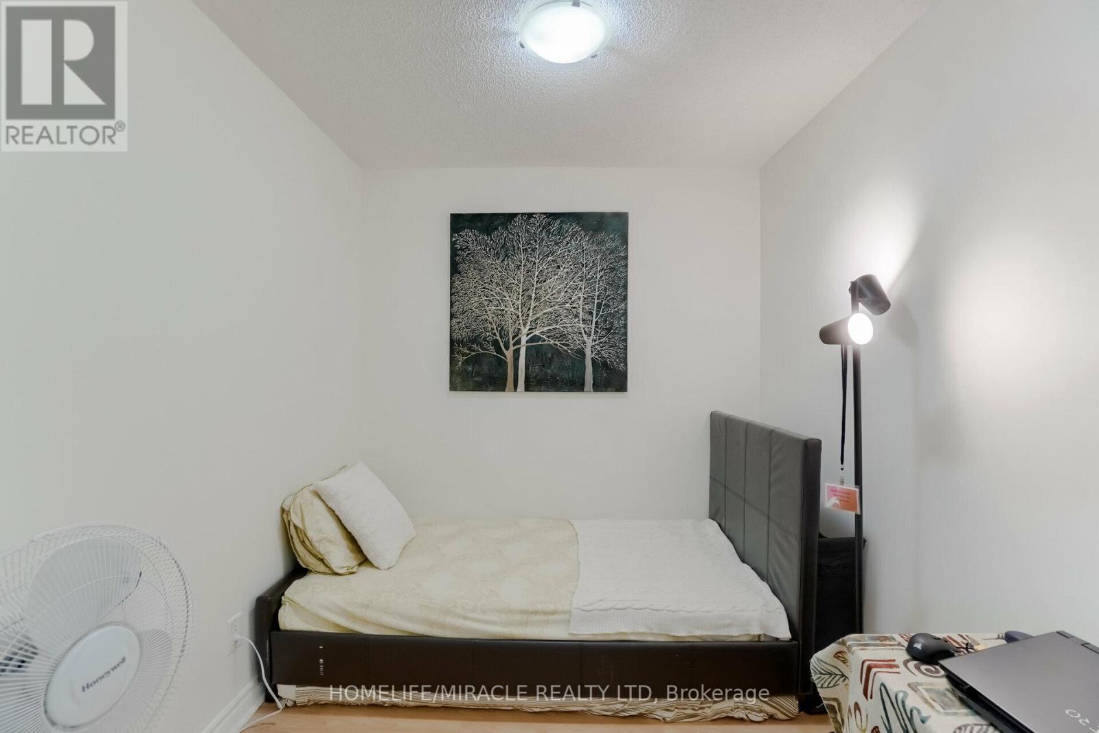 807 - 3880 Duke Of York Boulevard, Mississauga (City Centre), Ontario  L5B 4M7 - Photo 20 - W12406981