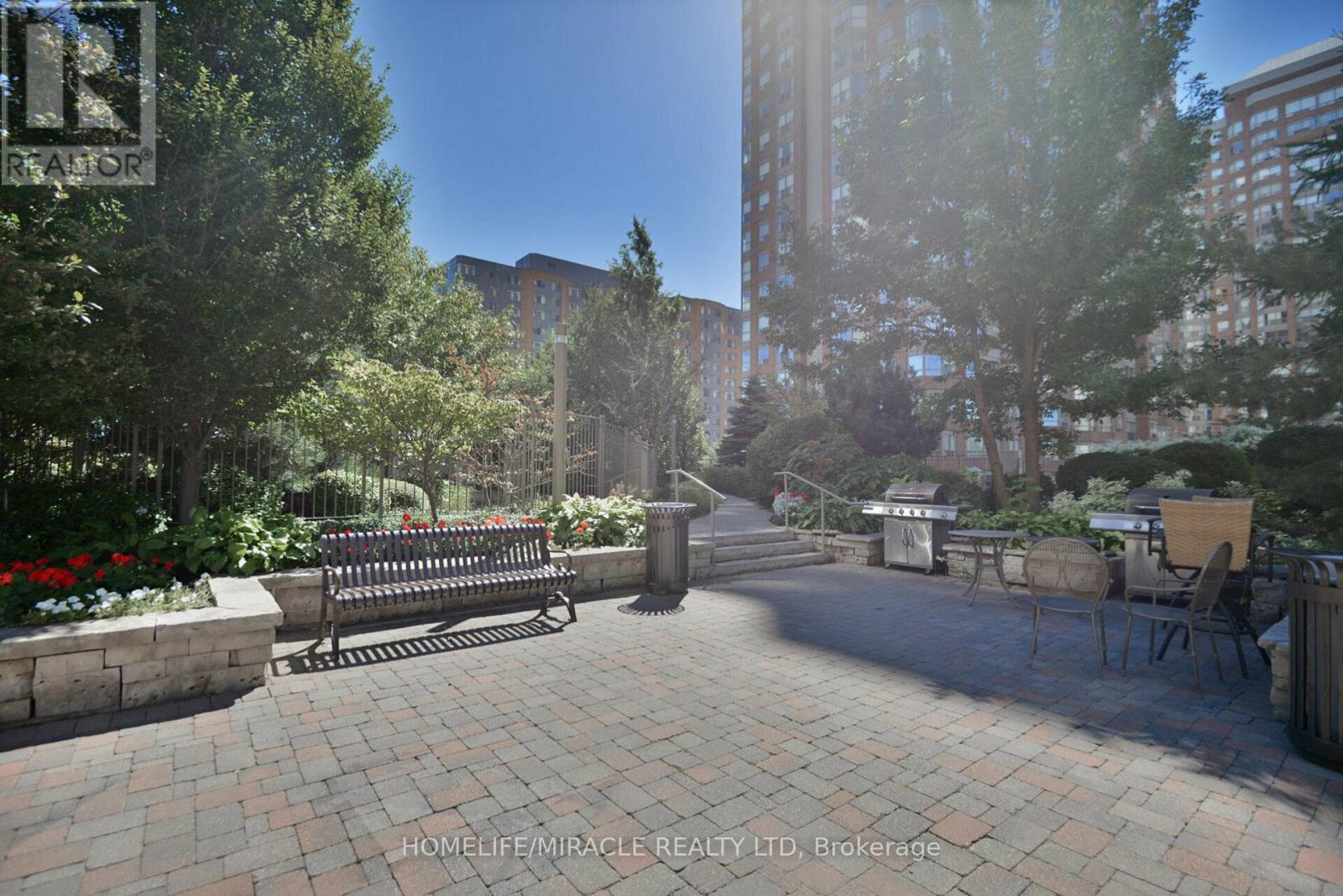 807 - 3880 Duke Of York Boulevard, Mississauga (City Centre), Ontario  L5B 4M7 - Photo 34 - W12406981