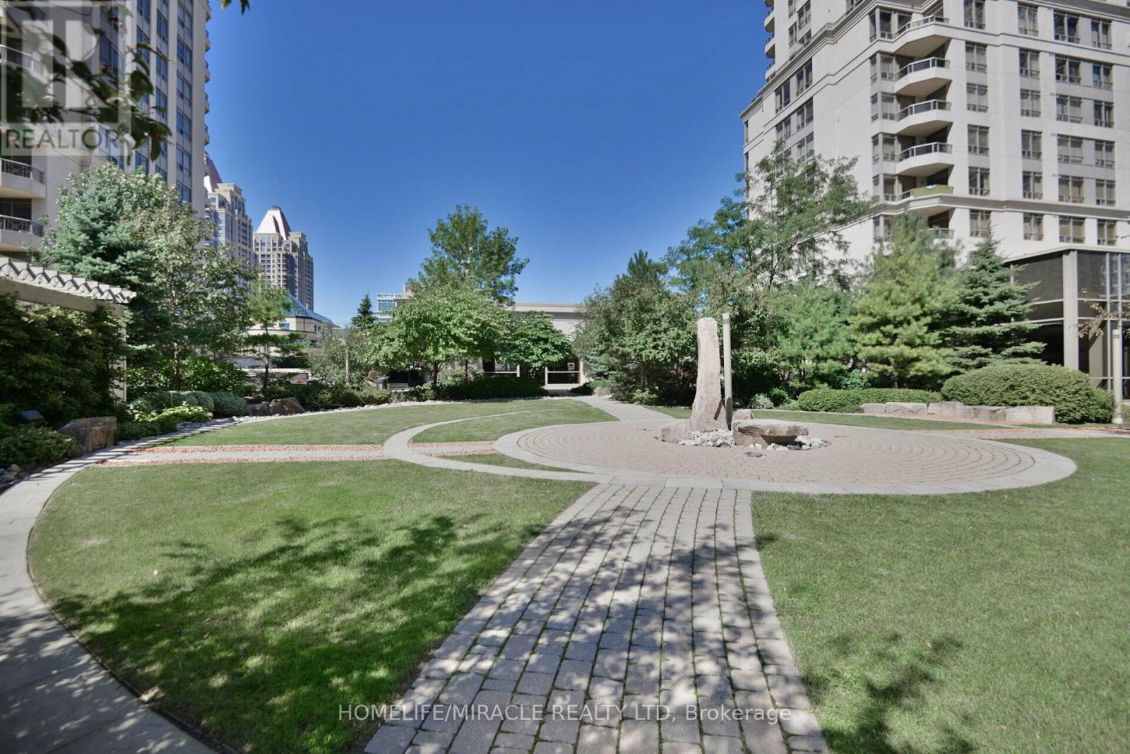 807 - 3880 Duke Of York Boulevard, Mississauga (City Centre), Ontario  L5B 4M7 - Photo 36 - W12406981