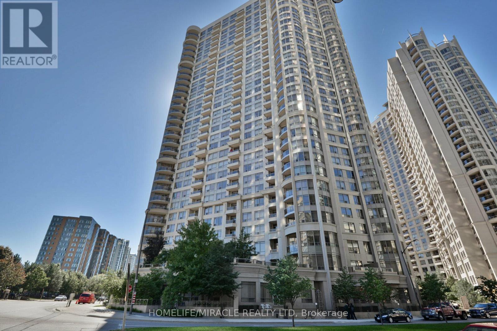 807 - 3880 Duke Of York Boulevard, Mississauga (City Centre), Ontario  L5B 4M7 - Photo 4 - W12406981