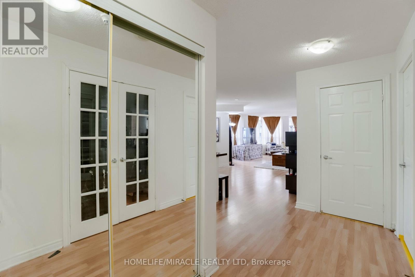 807 - 3880 Duke Of York Boulevard, Mississauga (City Centre), Ontario  L5B 4M7 - Photo 7 - W12406981