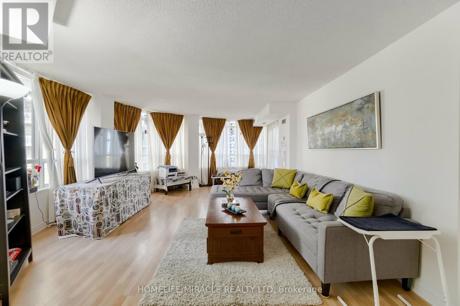 807 - 3880 Duke Of York Boulevard, Mississauga (City Centre), Ontario  L5B 4M7 - Photo 8 - W12406981
