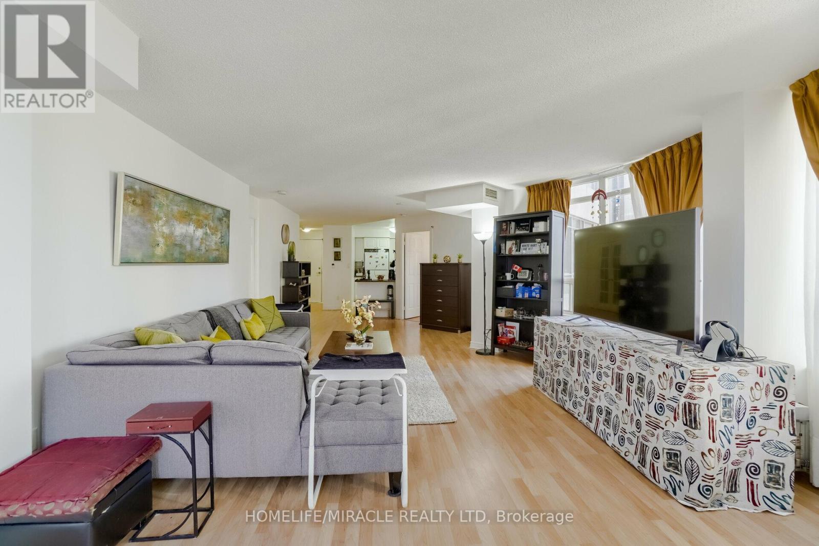 807 - 3880 Duke Of York Boulevard, Mississauga (City Centre), Ontario  L5B 4M7 - Photo 9 - W12406981