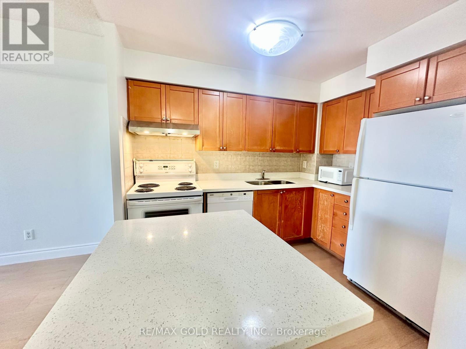 1023 - 3888 Duke Of York Boulevard, Mississauga, Ontario  L5B 4P5 - Photo 13 - W12406992