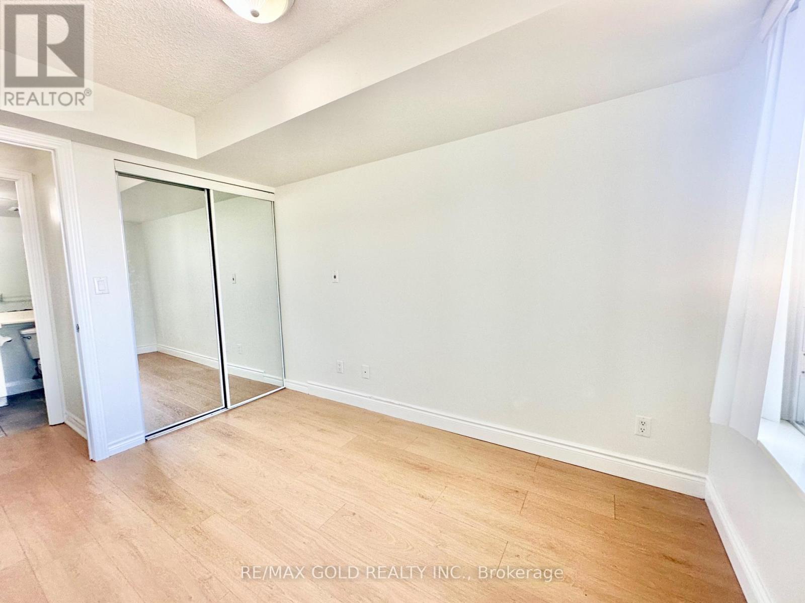 1023 - 3888 Duke Of York Boulevard, Mississauga, Ontario  L5B 4P5 - Photo 15 - W12406992
