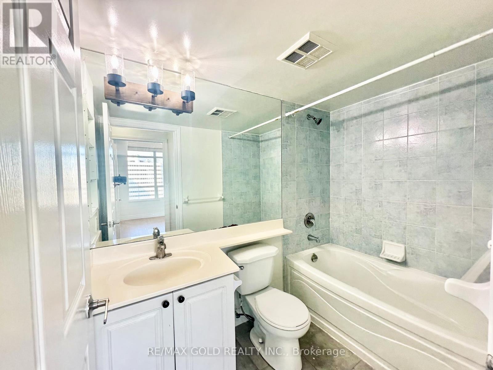 1023 - 3888 Duke Of York Boulevard, Mississauga, Ontario  L5B 4P5 - Photo 17 - W12406992