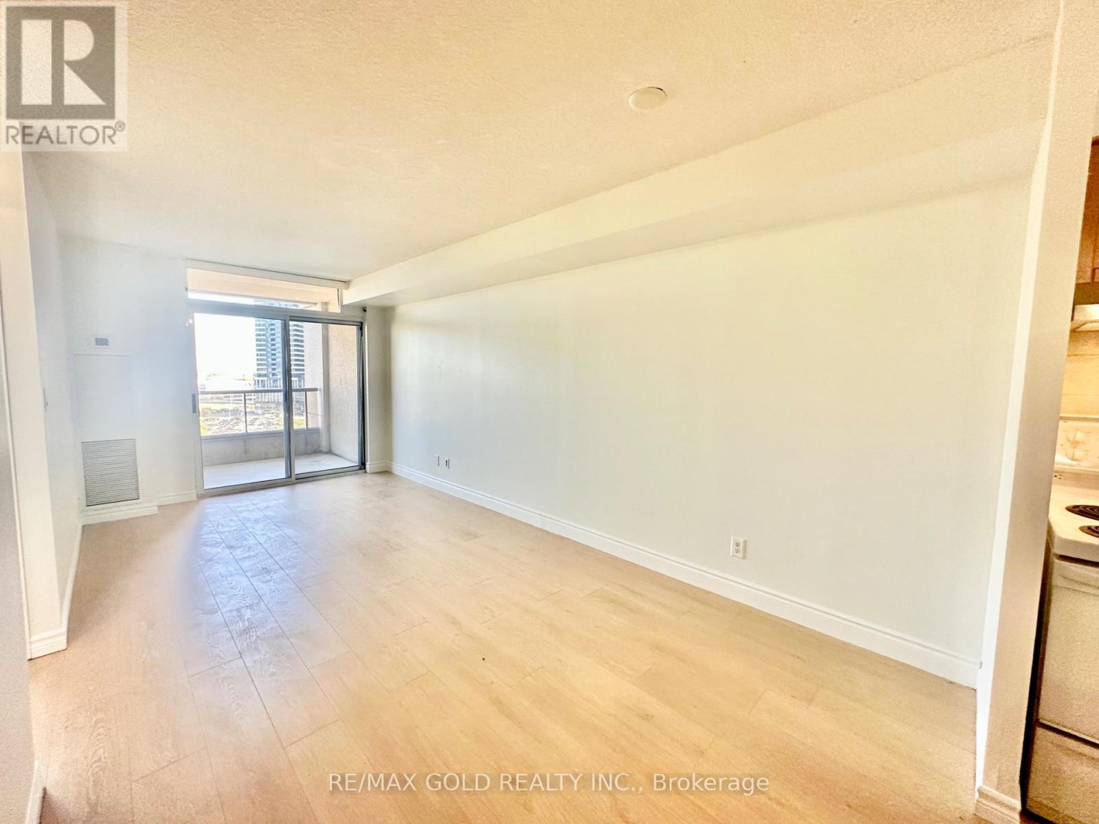 1023 - 3888 Duke Of York Boulevard, Mississauga, Ontario  L5B 4P5 - Photo 7 - W12406992