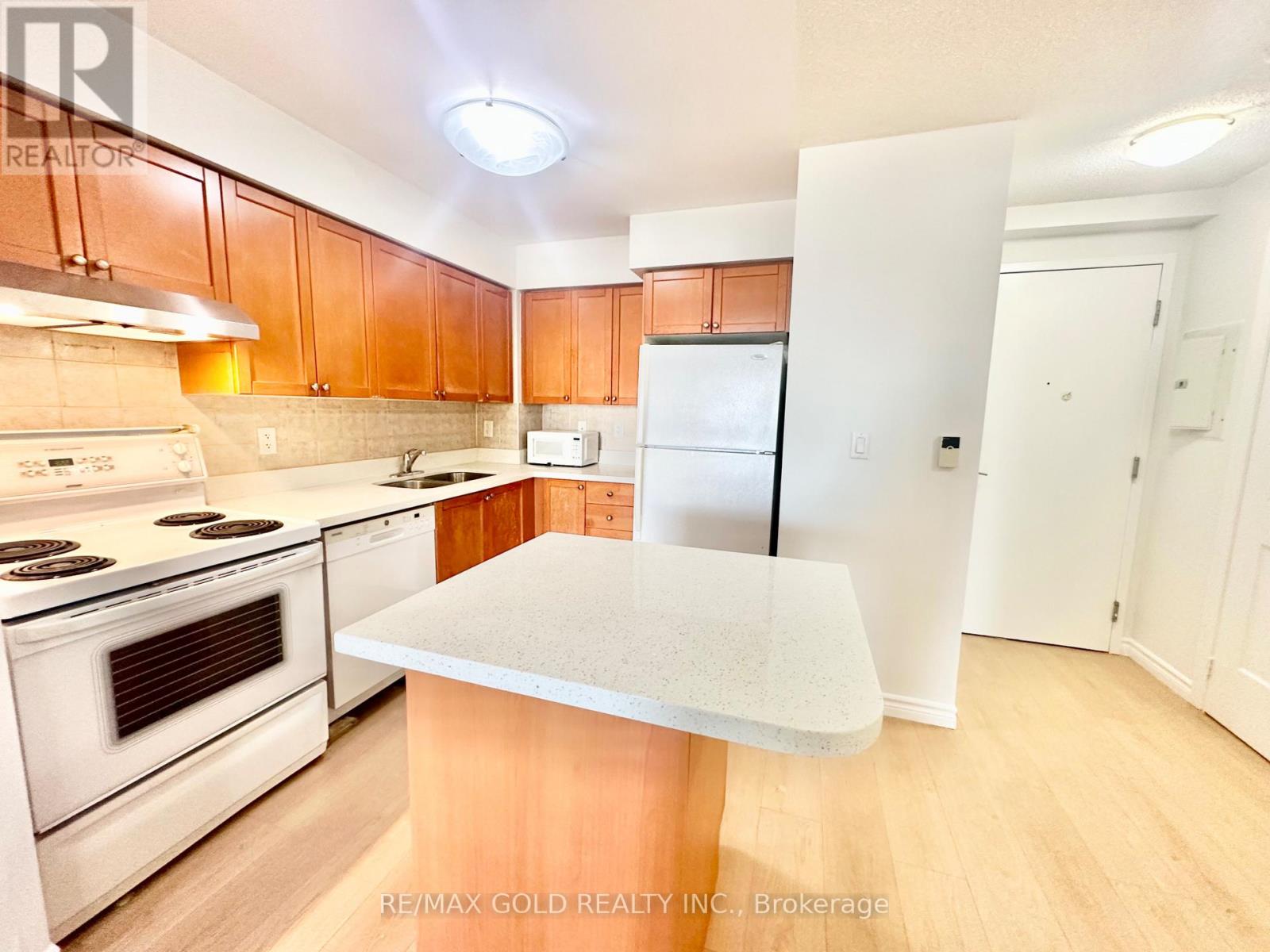 1023 - 3888 Duke Of York Boulevard, Mississauga, Ontario  L5B 4P5 - Photo 9 - W12406992