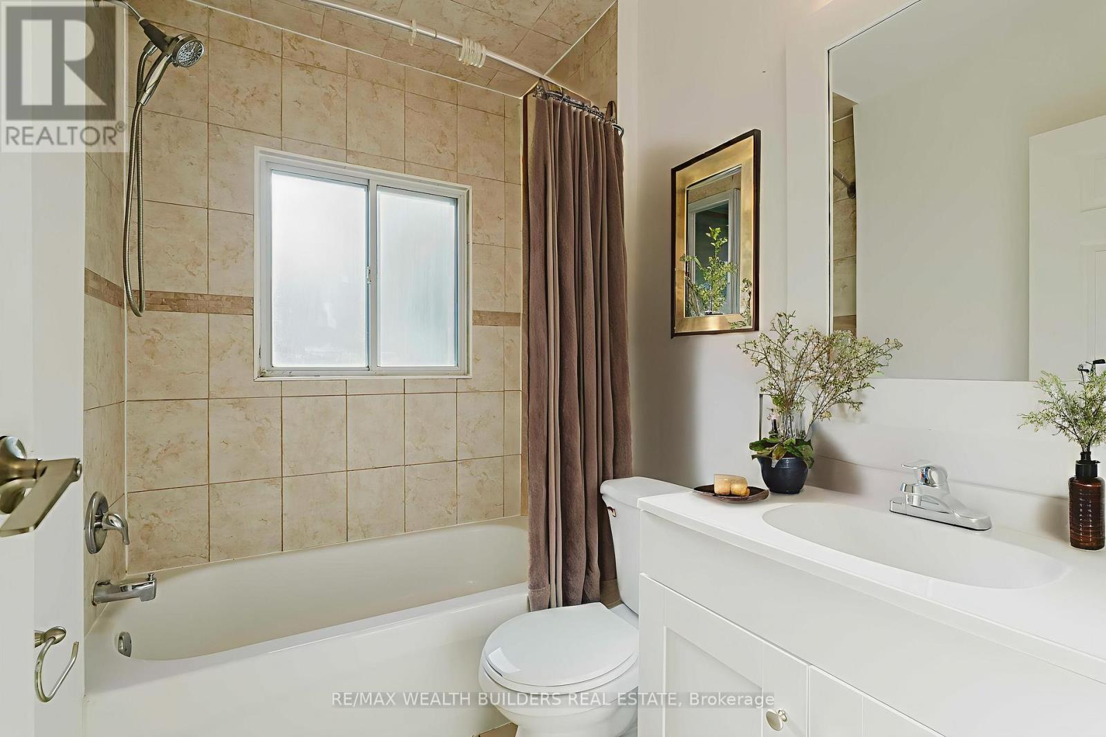 4 Greenlaw Avenue, Toronto, Ontario  M6H 3V5 - Photo 11 - W12407018