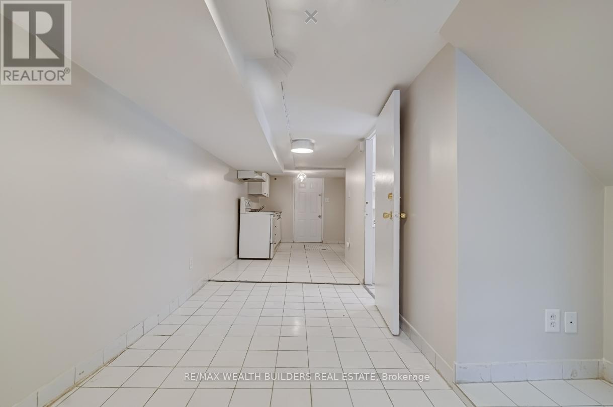 4 Greenlaw Avenue, Toronto, Ontario  M6H 3V5 - Photo 13 - W12407018