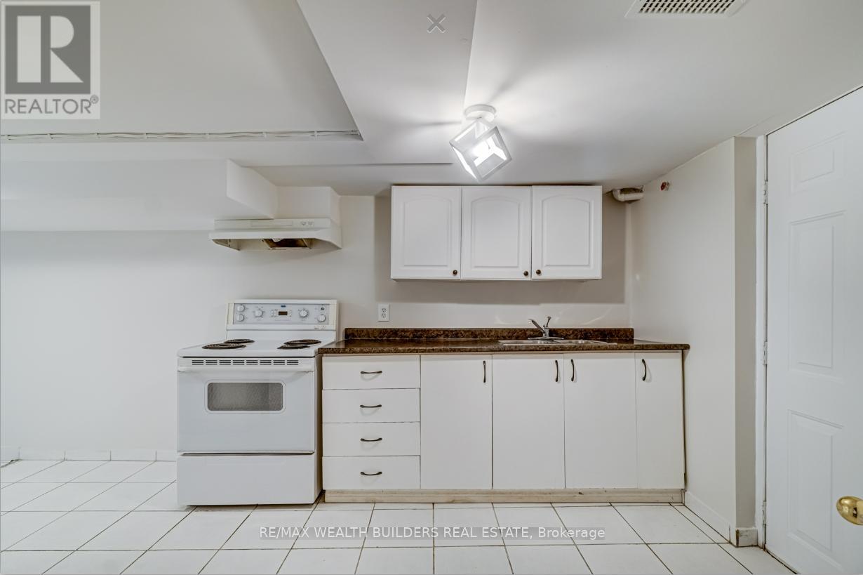 4 Greenlaw Avenue, Toronto, Ontario  M6H 3V5 - Photo 15 - W12407018